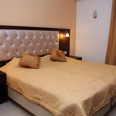 Apartahotel Agela & 3*
