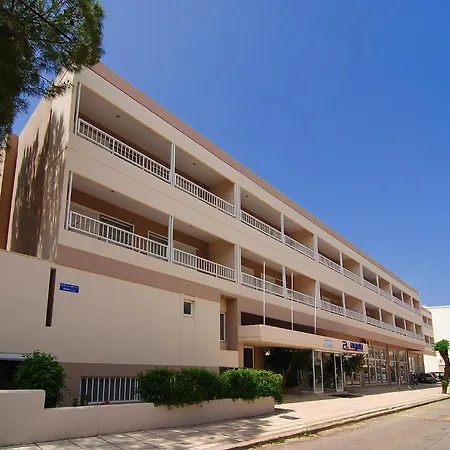 Agela & מלון דירות העיירה קוס