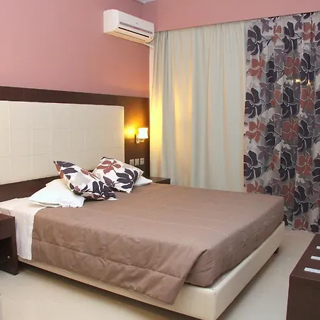 Agela & העיירה קוס