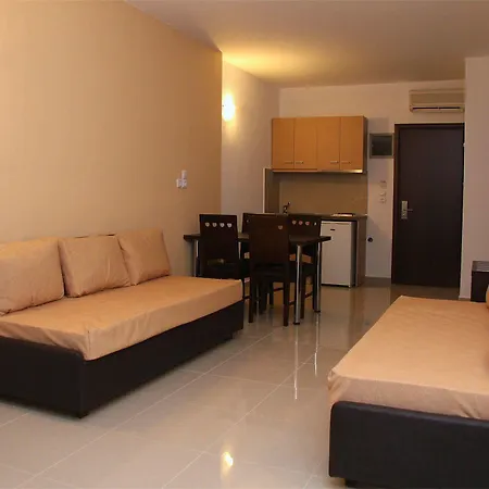 Agela & העיירה קוס