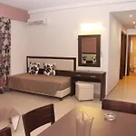 Agela & Aparthotel 3*