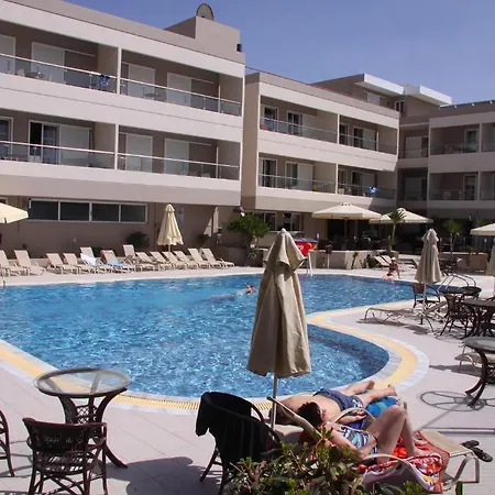 Agela & Lejlighedshotel 3*